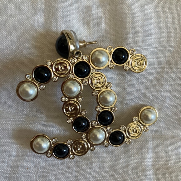 Authentic Chanel CC Large Logo Earrings - Picture 5 of 9